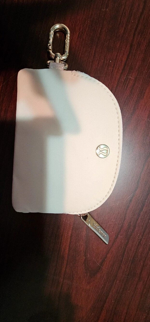 lululemon Clippable Card Pouch Cream White Gold Logo Carabiner Wallet Keychain